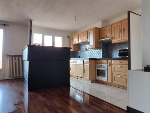 Appartement lumineux avec balcon à Saint Étienne