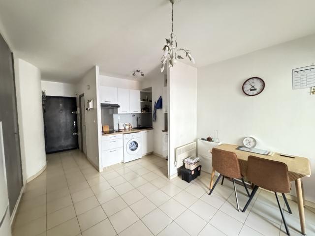 Appartement lumineux avec loggia Centre ville 31m² Sète