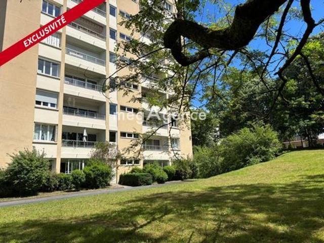 Appartement lumineux avec loggias, piscine et tennis