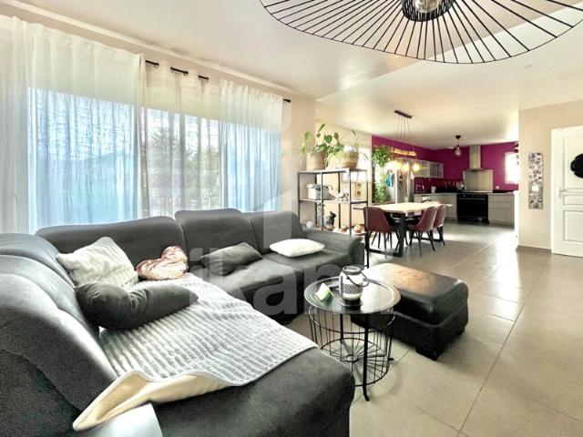 Appartement lumineux avec terrasse et garage à 15 min de Gen