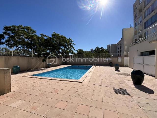 Appartement lumineux avec terrasse et piscine ROCHELONGUE