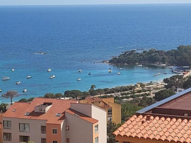 Appartement lumineux avec terrasse et vue panoramique à louer à Ajaccio