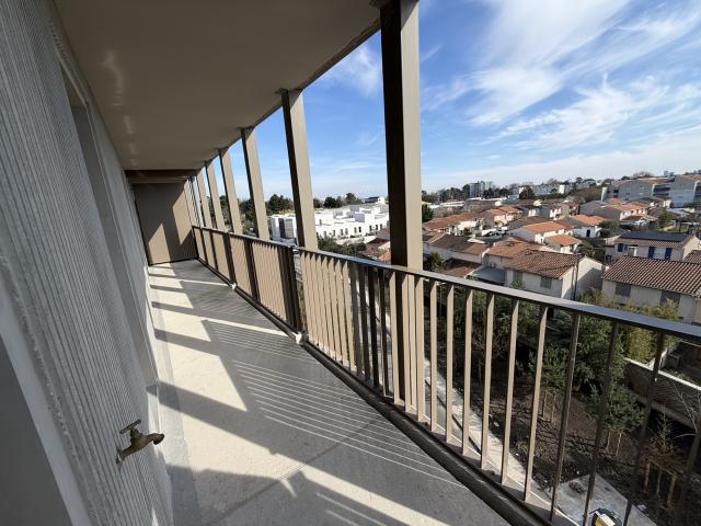 Appartement lumineux avec terrasse Parking en sous sol Notaire offert