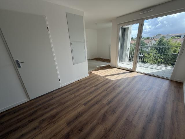 Appartement lumineux avec terrasse Parking en sous sol Notaire offert