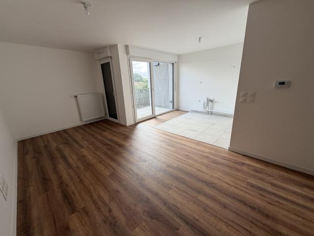 Appartement lumineux avec terrasse Parking en sous sol Notaire offert