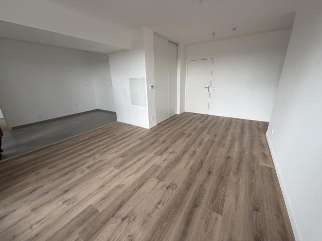 Appartement lumineux avec terrasse Parking en sous sol Notaire offert