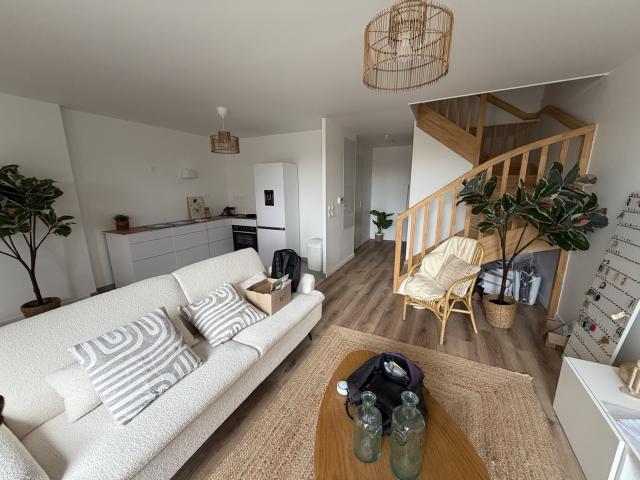 Appartement lumineux avec terrasse Parking en sous sol Notaire Offert
