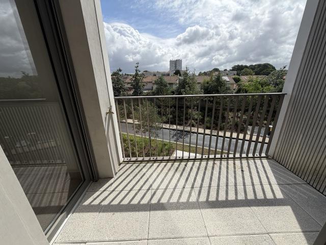 Appartement lumineux avec terrasse Parking en sous sol Notaire offert