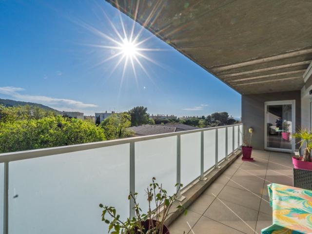 Appartement lumineux avec terrasse proche des commodités 83m² Sète