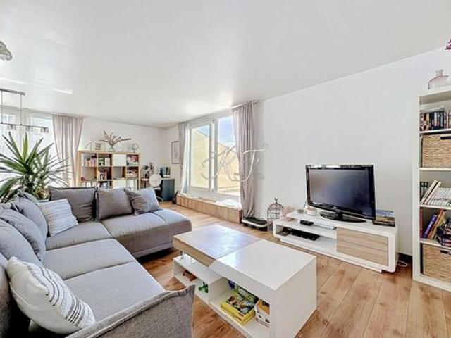 appartement lumineux avec une grande terrasse