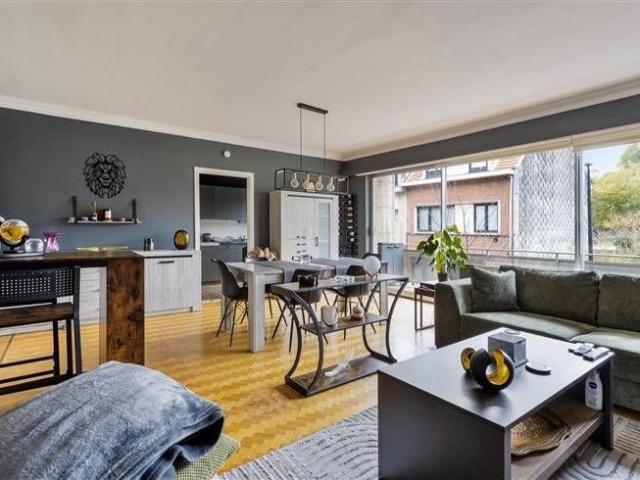 Appartement lumineux avec 2 chambres et des boxes de garage