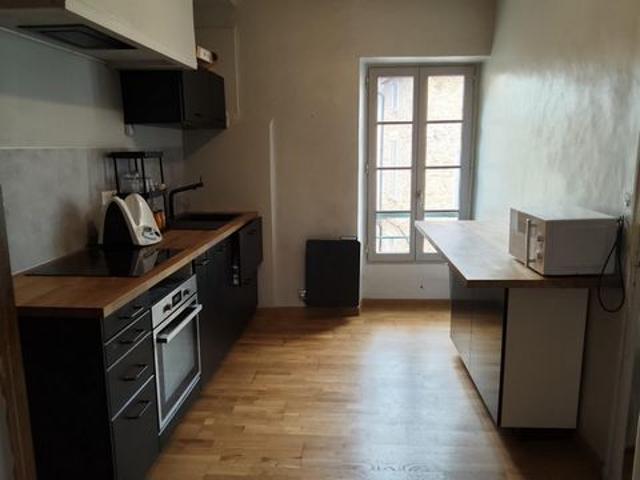Appartement lumineux dans maison de village