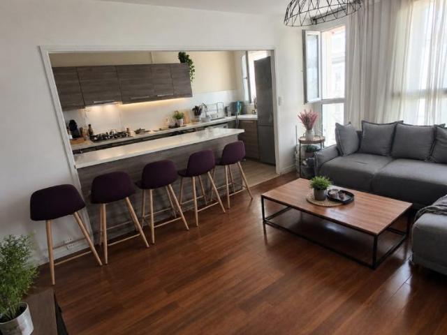 Appartement lumineux de 4 pièces avec vue panoramique au 9ème étage à Épinay sous Sénart