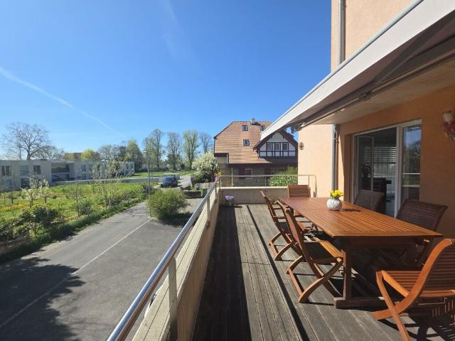Appartement lumineux de 4.5 pièces avec terrasse, balcon et vue dégagée
