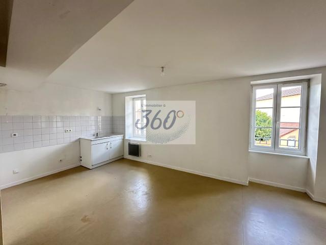 Appartement lumineux de 83.65 m2 à louer à Matour