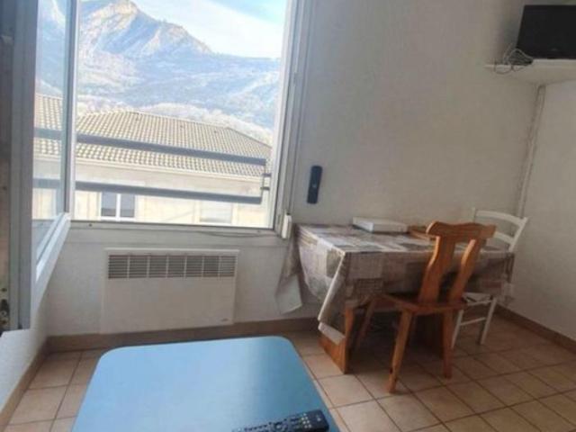 Appartement lumineux de 2 pièces à louer à Grenoble