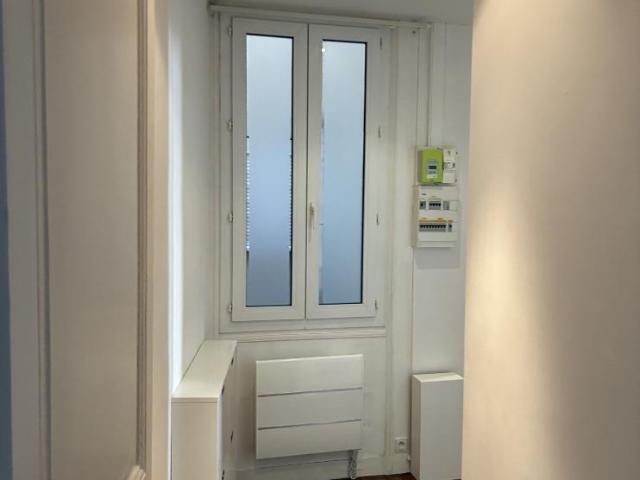 Appartement lumineux de 2 pièces à louer à Paris 14ème, avec ascenseur