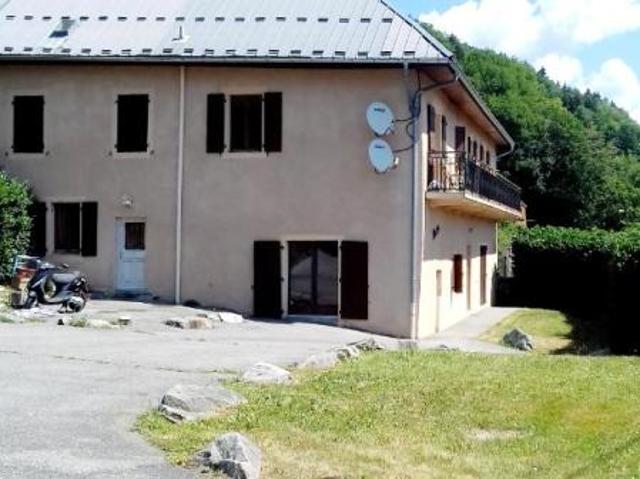 Appartement lumineux de 3 pièces à Mercury