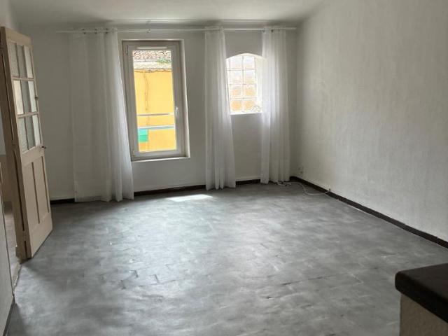Appartement lumineux de 3 pièces à louer à Pélissanne