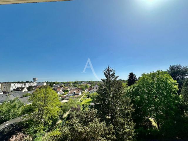 Appartement lumineux dernier étage avec balcon, garage et cave Saint Jean de Braye