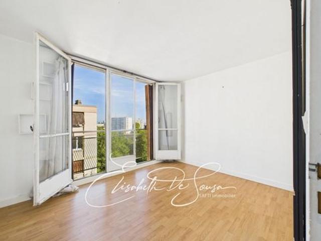 Appartement lumineux en dernier étage