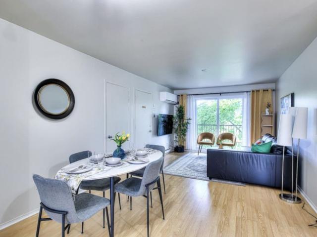 Appartement lumineux entièrement meublé de 2 chambres situé dans un secteur résidentiel paisible de Pierrefonds