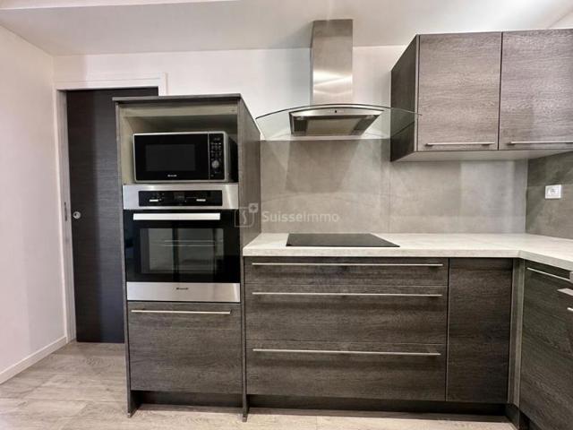 APPARTEMENT LUMINEUX ET TRAVERSANT AVEC GARAGE ENVIRONNEMENT CALME FAIBLES CHARGES BESANÇON