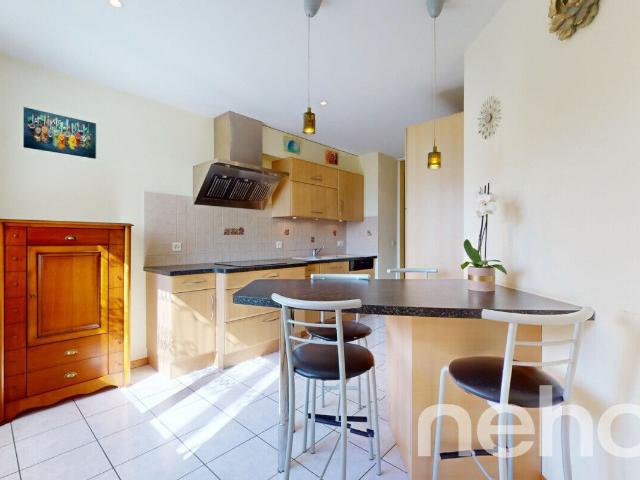 Appartement lumineux et spacieux avec ascenseur et terrasse! Dreamo. Ch