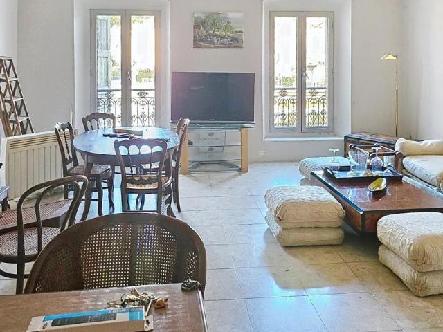 Appartement lumineux refait à neuf, vendu meublé en centre ville d'Apt