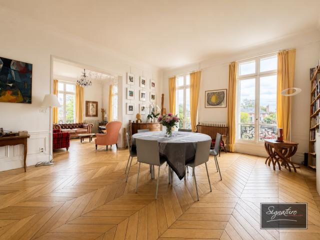 Appartement lumineux Senlis aux portes du Centre ville 3 chambres une place de parking