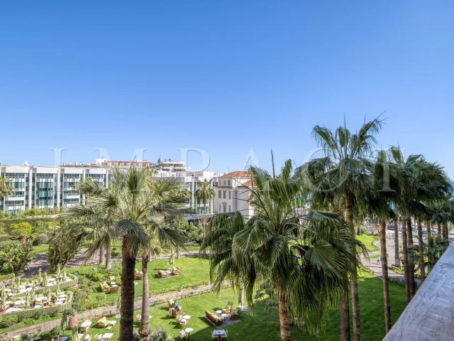 Appartement luxueux entièrement rénové vue mer Cannes Croisette