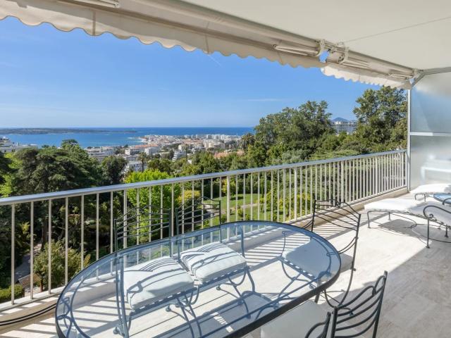 Appartement Magnifique de 103 m² dans le quartier prisé de l. 103m² Cannes