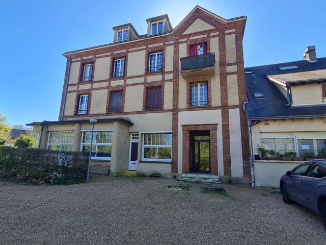 MAINTENON Gare Studio de 17,89 m² avec parking et cave