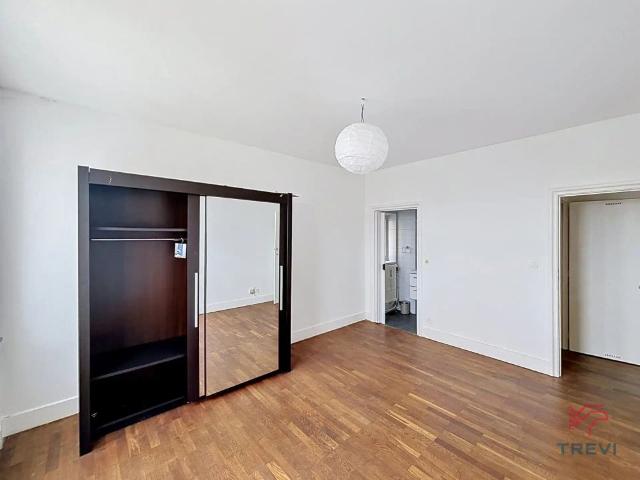 Appartement met 3 slaapkamers + werkkamer, met terras