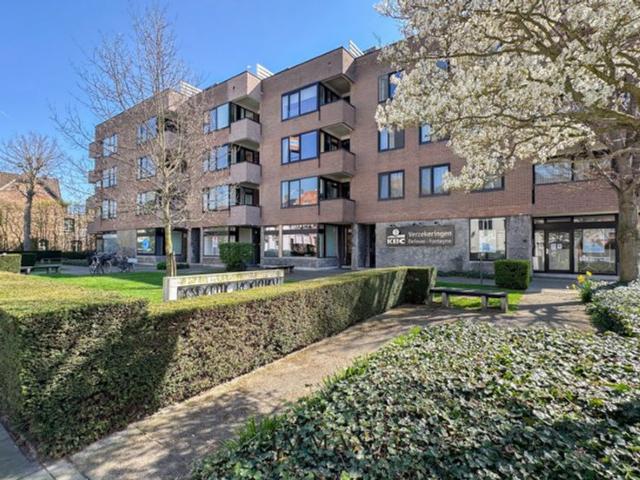 Appartement met 2 slaapkamers en parking op centrale ligging
