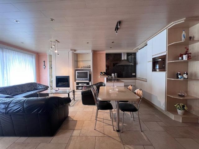 Appartement met 2 slaapkamers, groot terras en garage