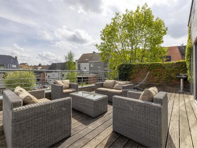 Appartement met 2 slpks, binnenstaanplaats en groot terras!