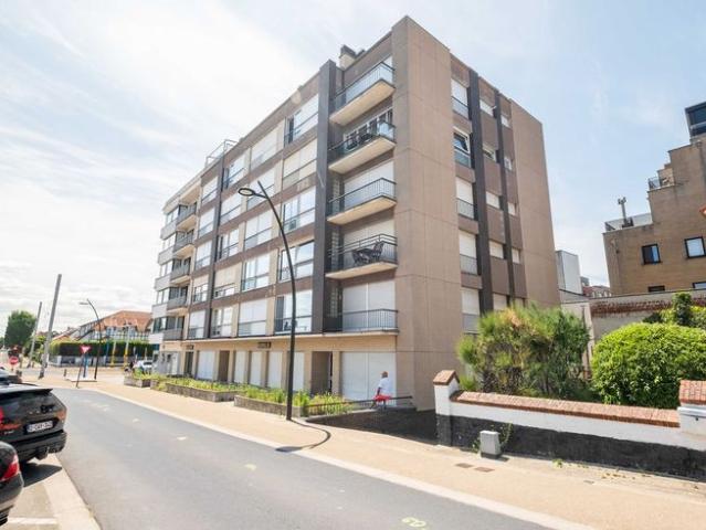 Appartement met 2 slpks en terras in Koksijde Bad
