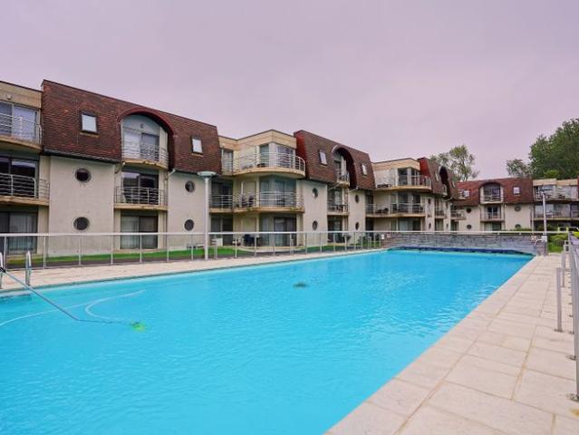 Appartement met autostaanplaats en gemeenschappelijk zwe.