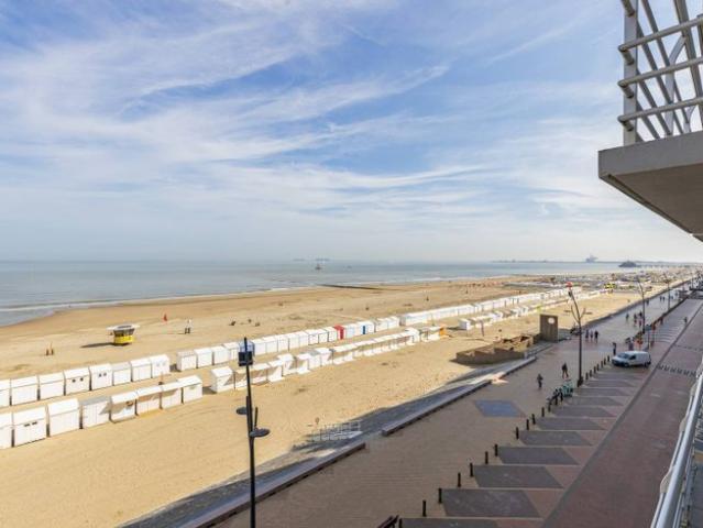 Appartement met frontaal zeezicht te koop in Blankenberge