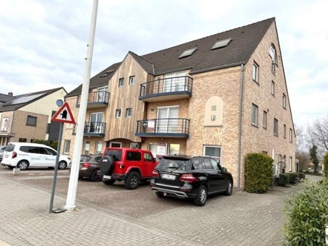 Appartement met kwaliteitsafwerking + Bijhorende garage