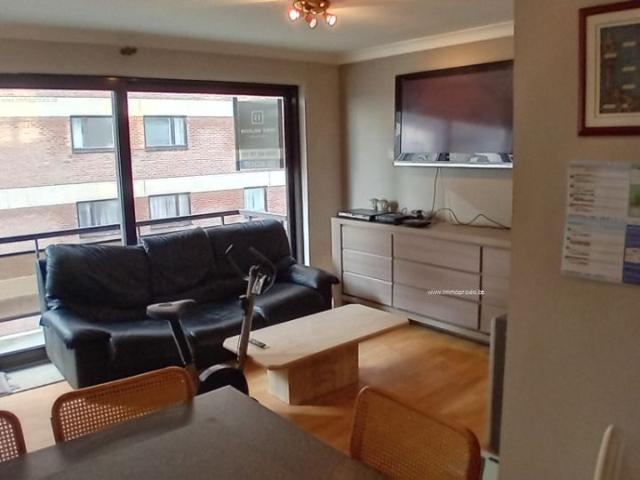 Appartement met lateraal zicht op jachthaven en zee
