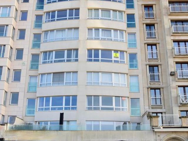 Appartement met prachtig frontaal zeezicht op topligging