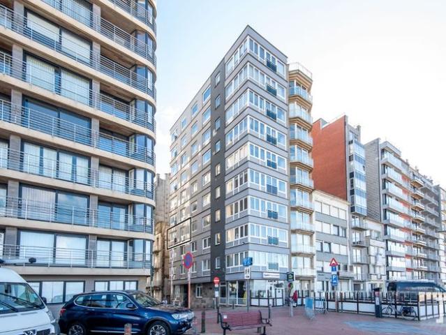 Appartement met prachtig lateraal zeezicht en havenzicht