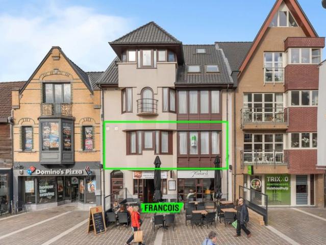 Appartement met ruim terras en 2 slaapkamers op de markt in…
