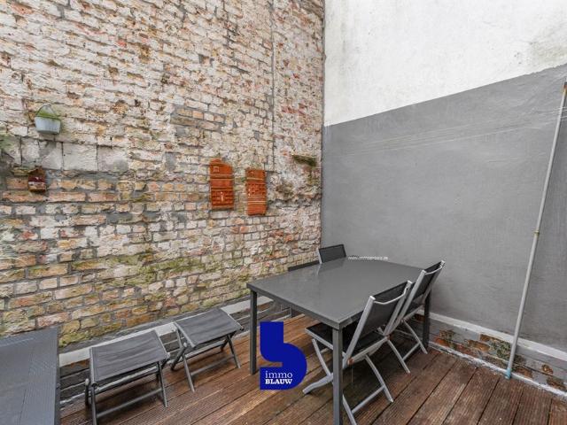 Appartement met terras aan de achterkant van de zeedijk