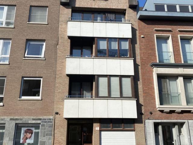 Appartement met terras en garage