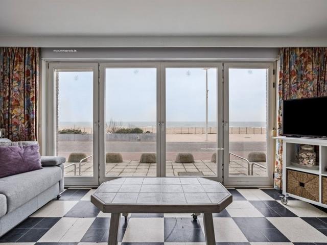 Appartement met twee slaapkamers te koop op de Zeedijk!