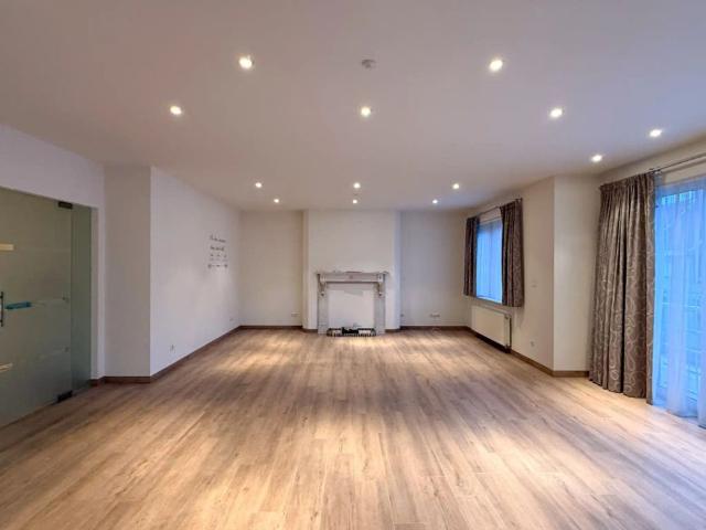 Appartement met twee slaapkamers en garage in het hartje van Beveren