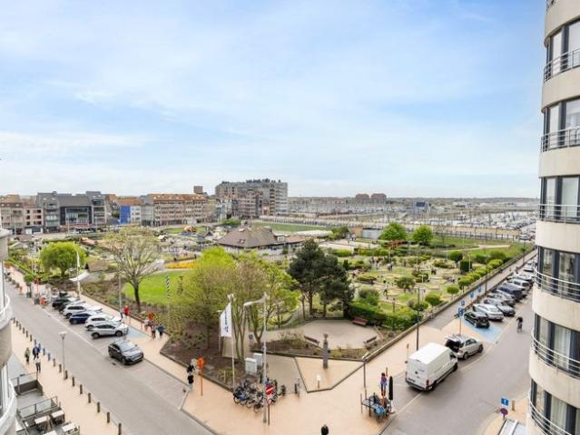 Appartement met zijdelings zeezicht te koop in Blankenberge